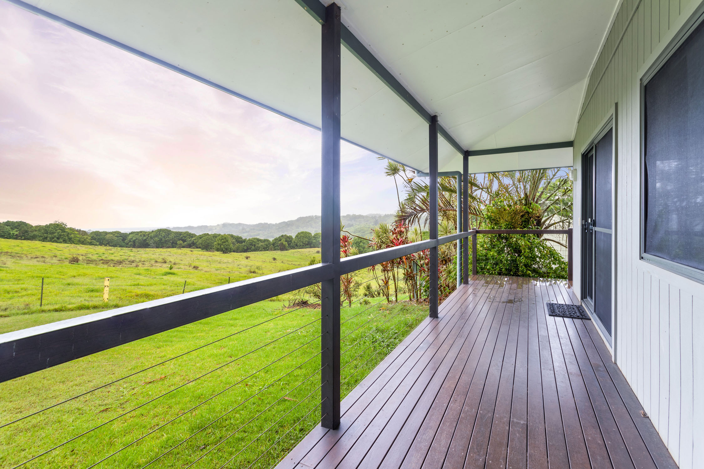 Alstonville Country Cottages 2 bedroom deck