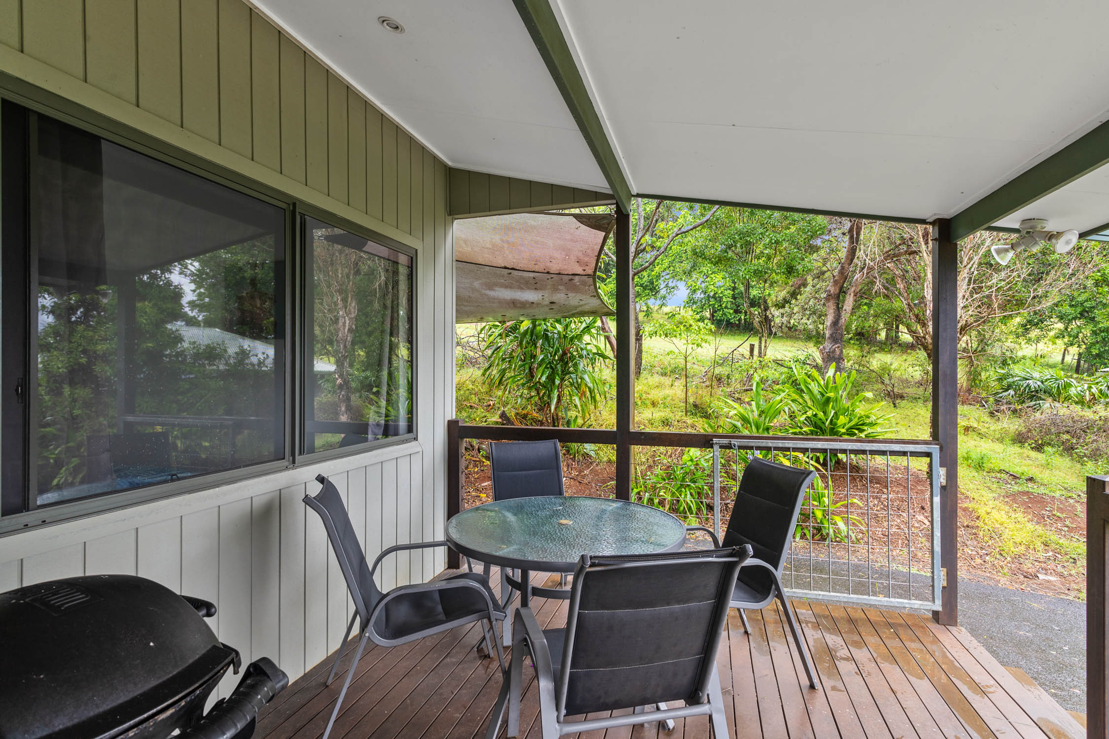 Alstonville Country Cottages deck