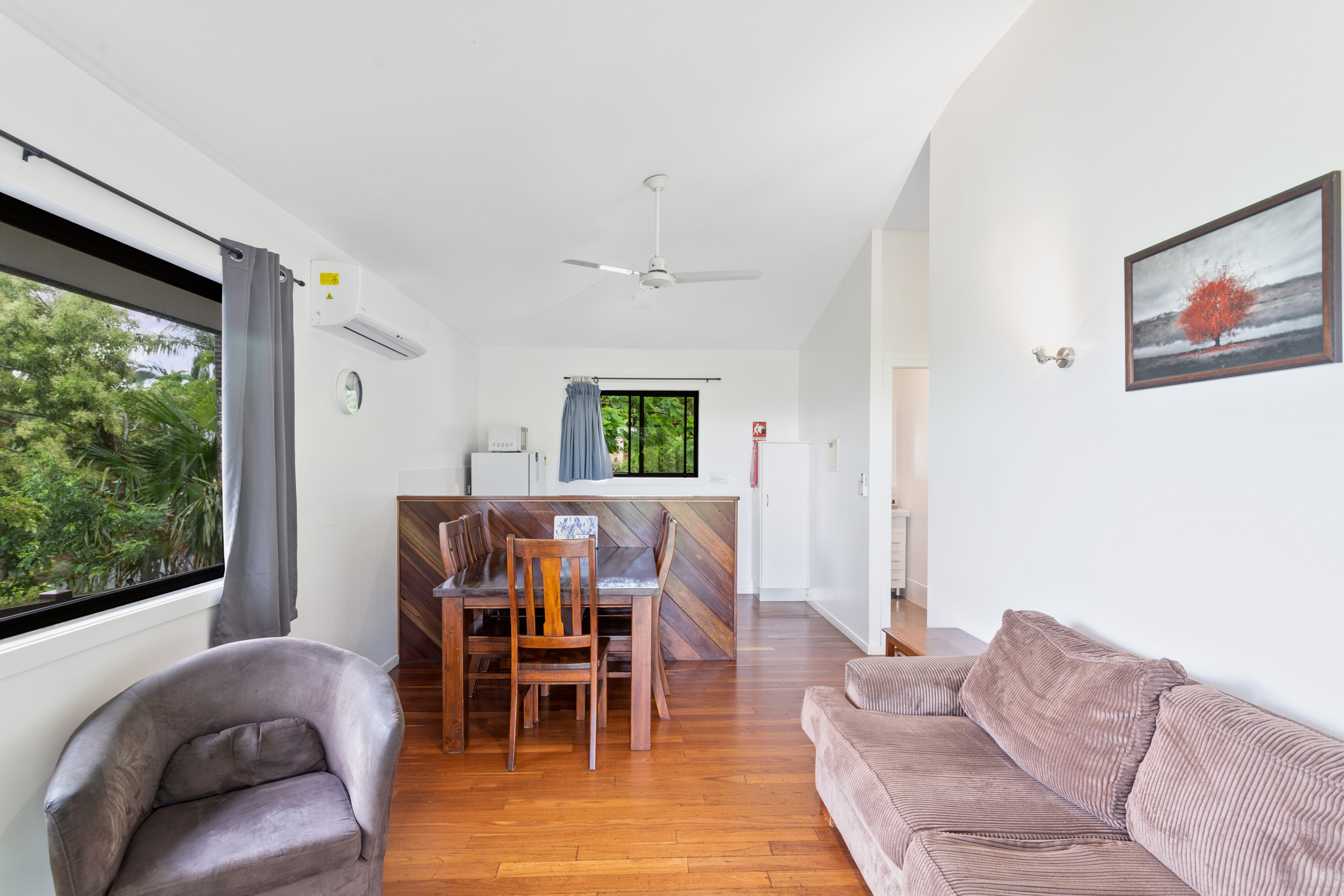Alstonville Country Cottages 2 bed lounge