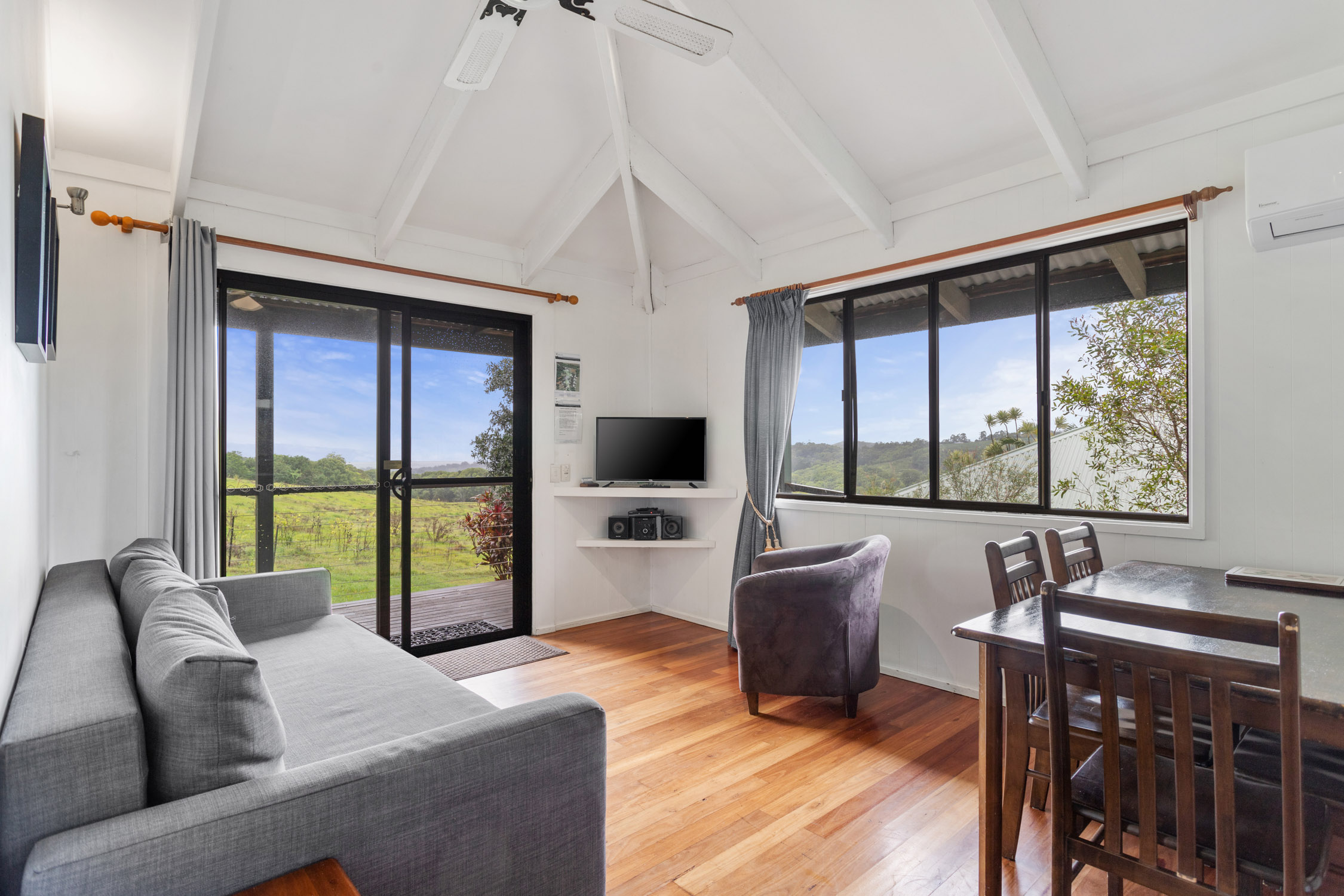 Alstonville Country Cottages c3 lounge
